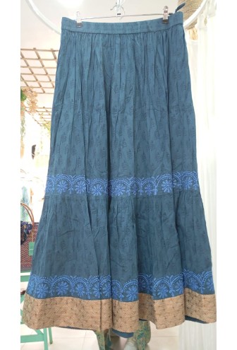 FALDA BORDADA 2